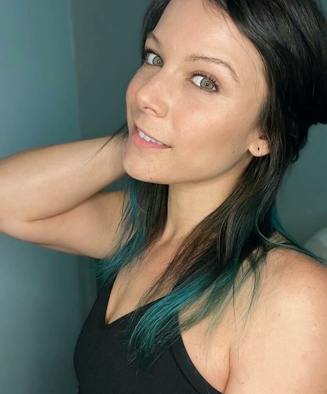 Kora Raw exklusive nackte foto