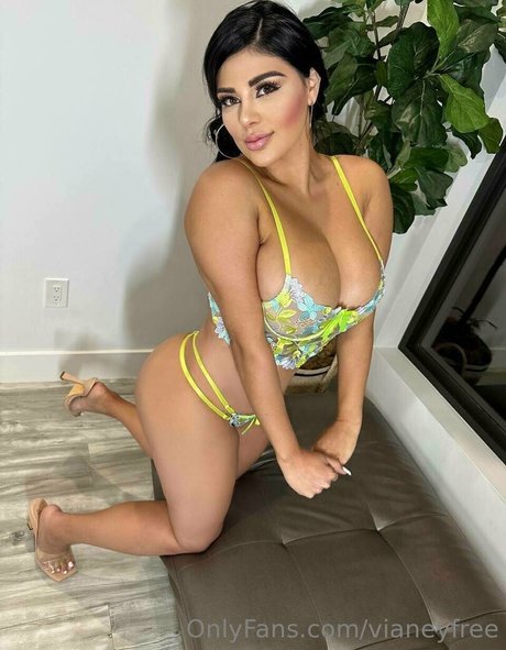 vianeyfree nackten fotos