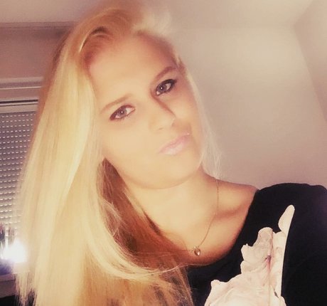 nacktstrip onlyfans schöne sexy galerie