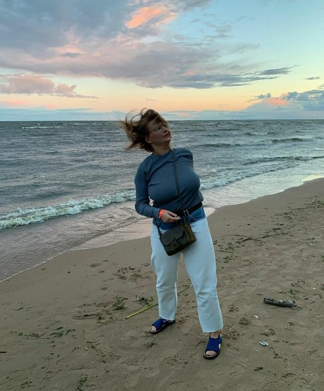 anfällige knochen-onlyfans erwachsene nackte bilder