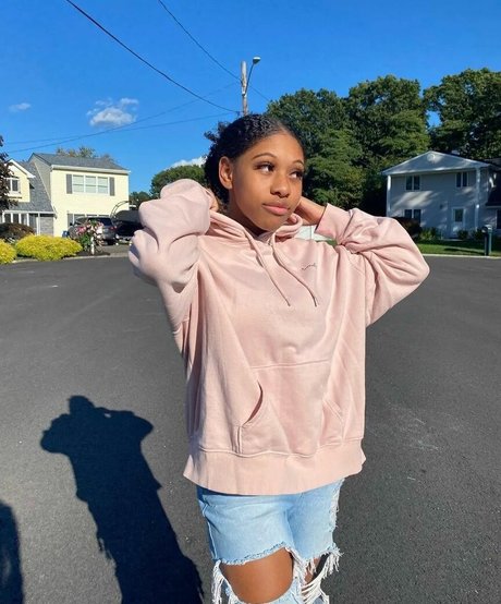 vollbusige brünette onlyfans top nackten foto