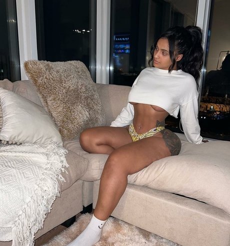 Princess A1naniee erwachsene schöne foto