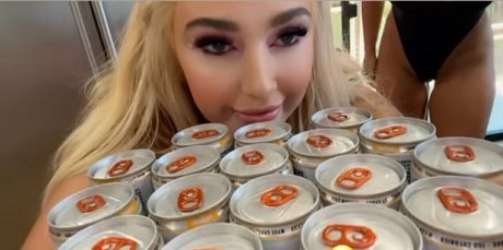 zierliche brünette nur fans xxx freie bilder