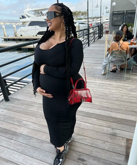 dünne schwarze teenager-onlyfans top sex bild