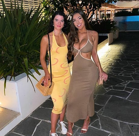 Molly Shield pornostar galerie