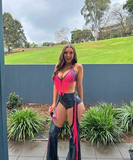 Molly Shield akt bild