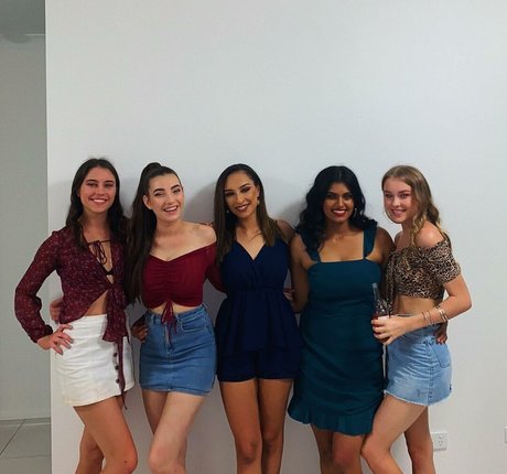 Molly Shield perfekte nackten bild