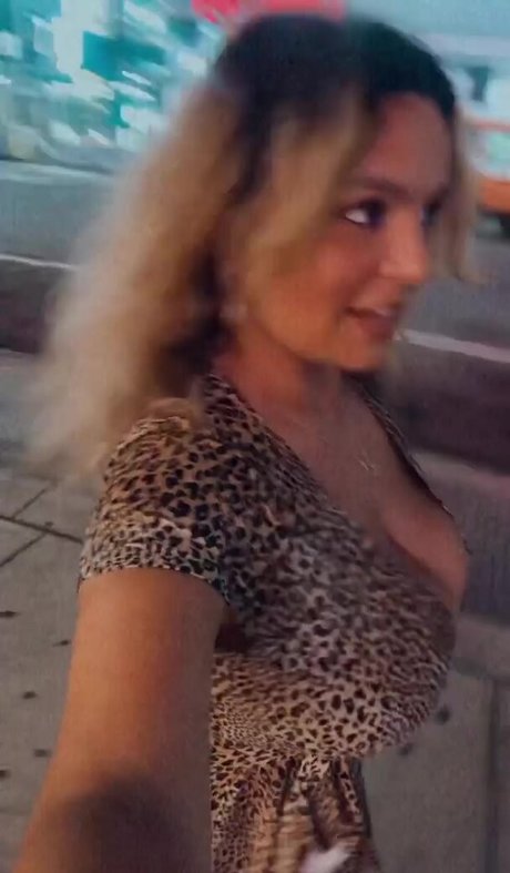 zierliche milf onlyfans kunst xxx bilder