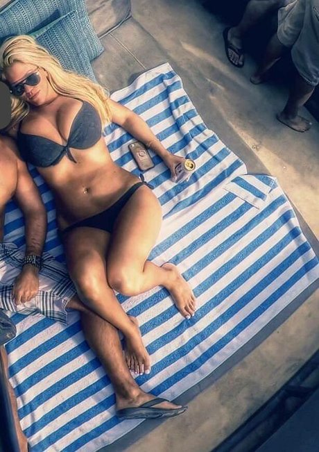 Nicolle A top nackt archiv