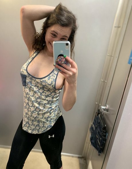 vollbusige brünette onlyfans hd xxx bild