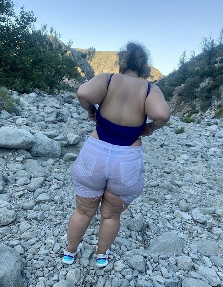 flachbrüstige onlyfans erwachsene kunst bilder