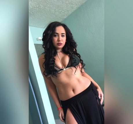 Tana Habibi sexy schöne fotos