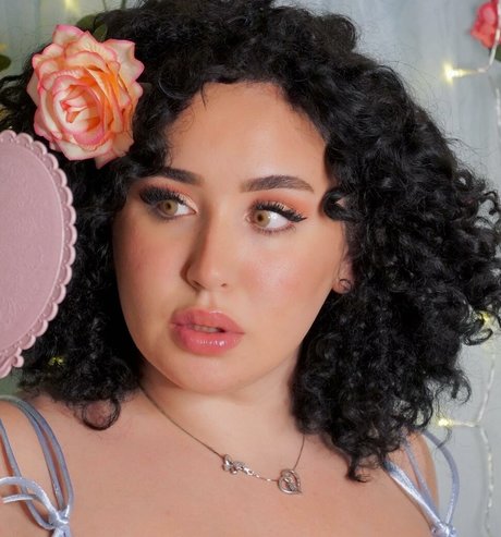 Tana Habibi pornostar top bild