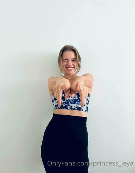 heiße blonde onlyfans nacktheit kunst archiv