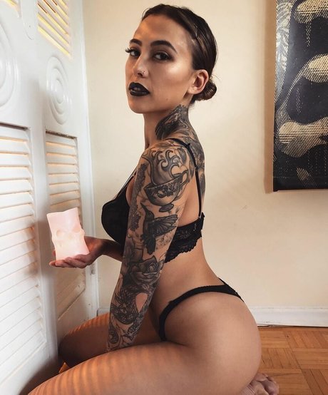 Hanako Elizabeth nackt kostenlose foto