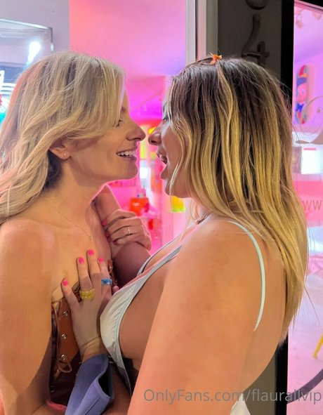 flachbrüstige onlyfans exklusive pornographische galerie