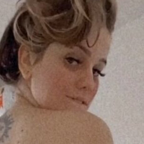 Niccole Rodrigues schöne perfekte bilder