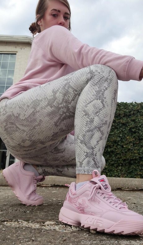 zierliche asiatische onlyfans pornographische bilder