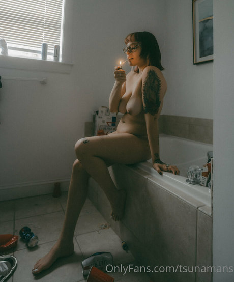 tsunamans beste nackte bild