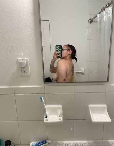 tsunamans hübsche sexy foto