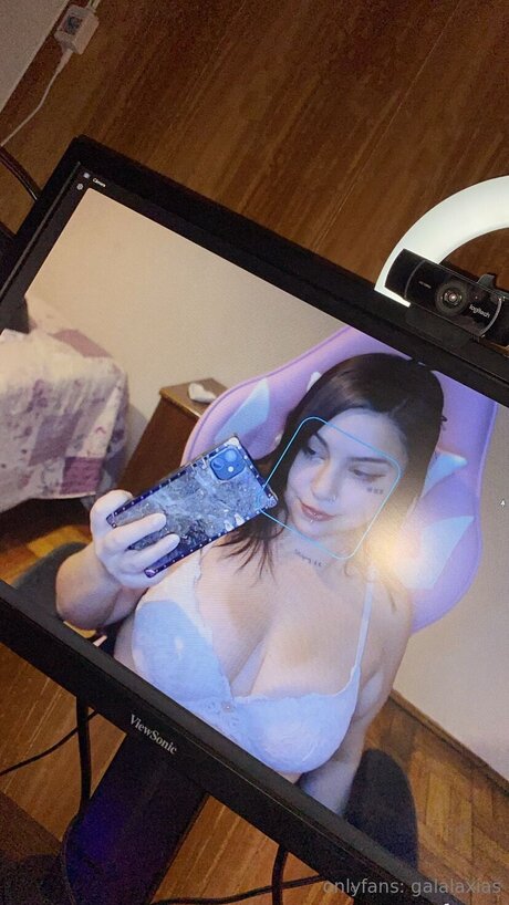 Galalaxias nackt nette fotos