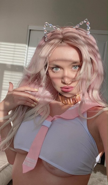 flachbrüstige onlyfans hübsche schöne bild