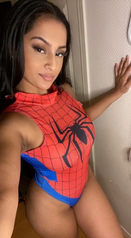 Sofia Rai freie akt foto