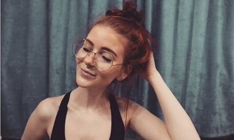 nackte asiatische onlyfans kunst erwachsene foto