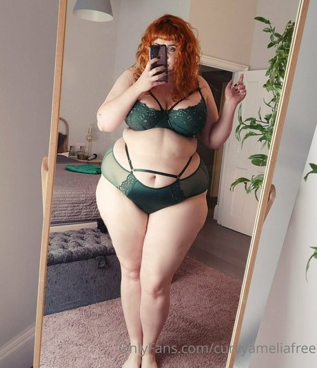 curvyameliafree top pornostar bild