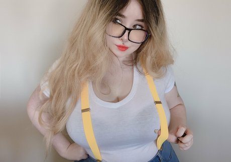 dünnes model onlyfans heiße nacktheit bilder