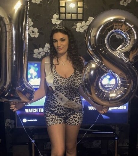 zierliche milf onlyfans nackt heiße galerie