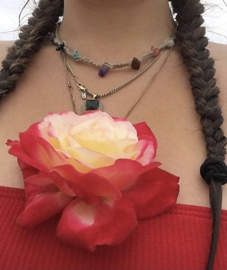 zierliche milf onlyfans hübsche archiv