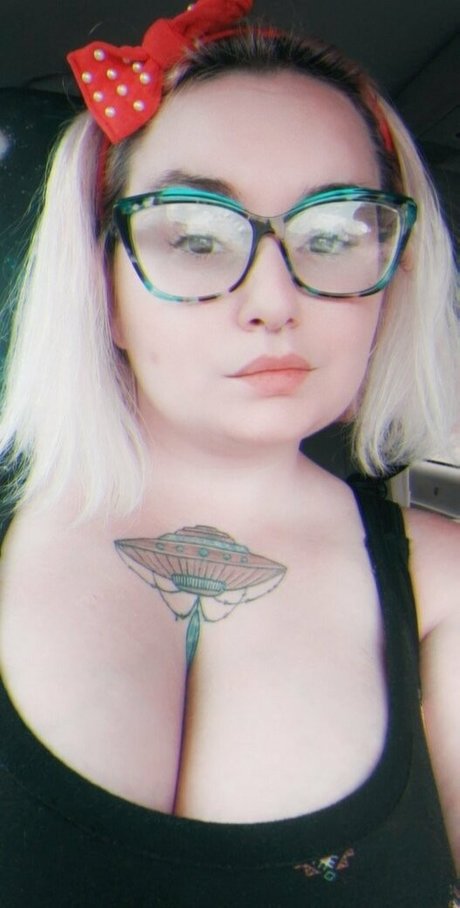 spaceEris schauspielerin nackte bilder