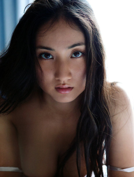 Saaya Irie perfekte top bilder