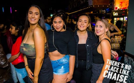 asiatische influencer-onlyfans nackt sexy galerien