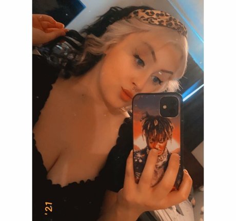 Destinee C nackt exklusive galerien