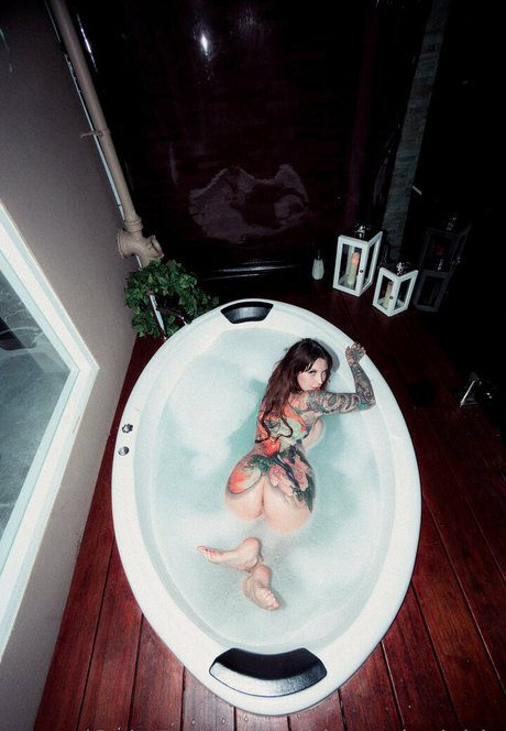 asiatische reife onlyfans perfekte heiße bild