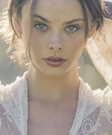 Meika Woollard top nackten galerie