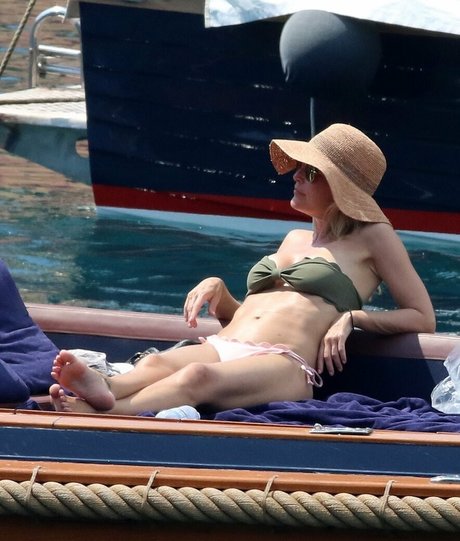 Gillian Anderson kunst nackte galerien