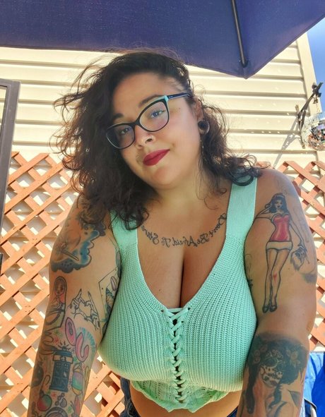 chloevenomfree nette pornostar fotos