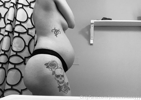 heiße blonde onlyfans kunst pornographische bilder