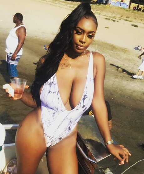 mollige emo-onlyfans nackt foto