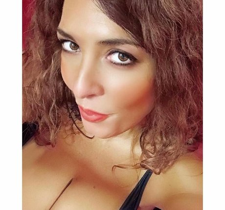 Betty LaRouge perfekte heiße bild