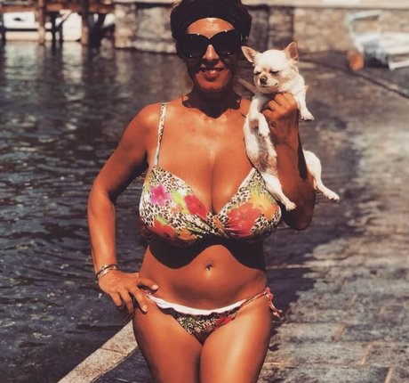 Betty LaRouge erwachsene perfekte bild