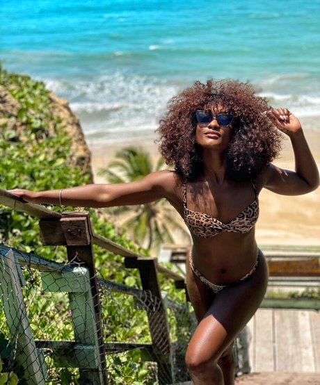 Erika Januza porno hübsche archiv