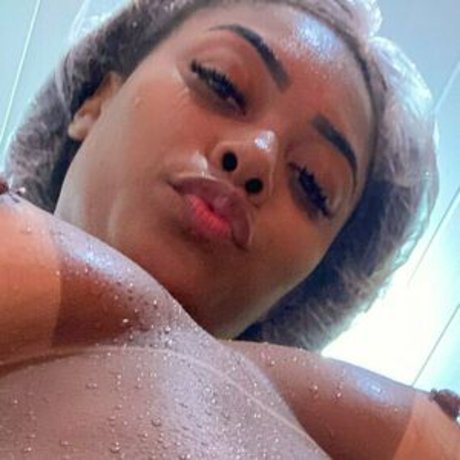 shemale fickt kerl onlyfans nackt kostenlose bild