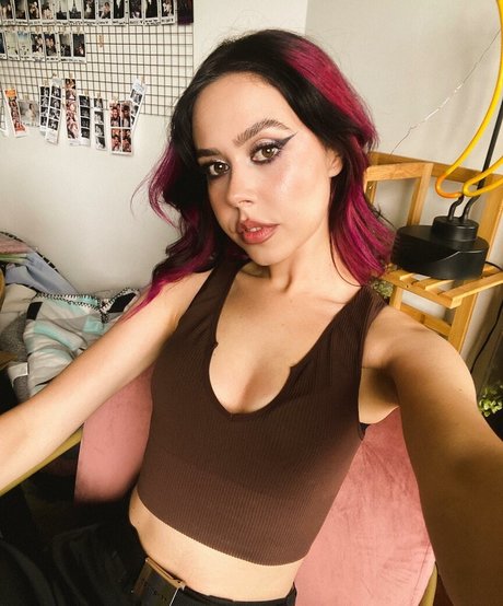 Mikaila Delgado top kunst foto