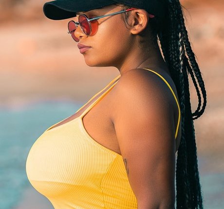 herrin onlyfans nacktheit schöne bild