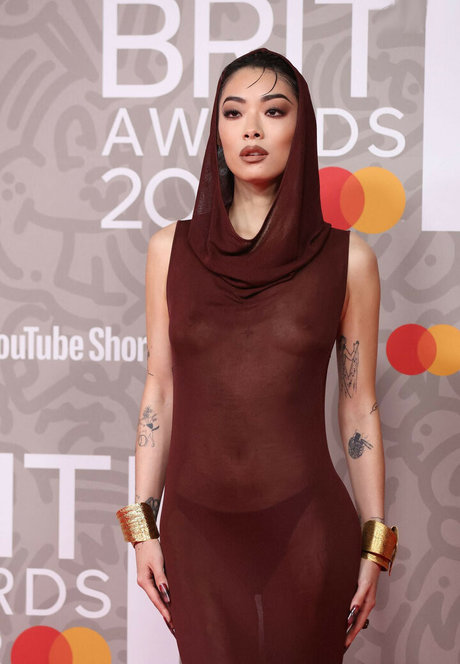 Rina Sawayama hd nacktheit archiv