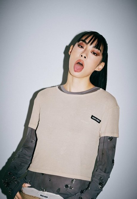 Rina Sawayama beste erotische galerien